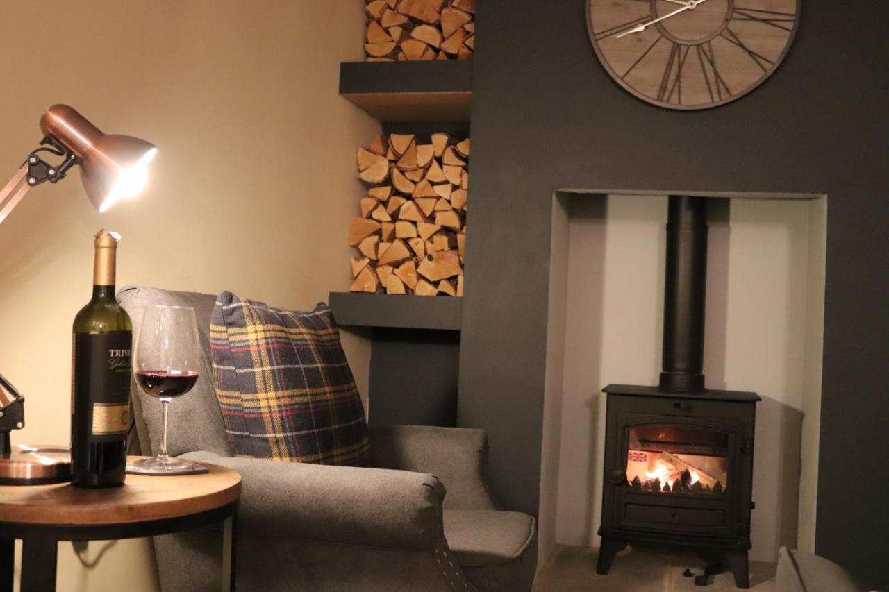 Canal View Cottage With Log Fire & Parking Blisworth Kültér fotó