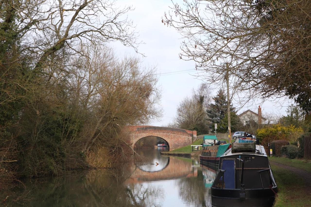 Canal View Cottage With Log Fire & Parking Blisworth Kültér fotó