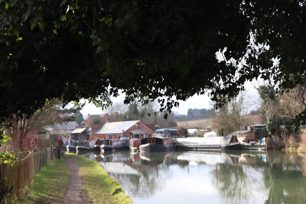 Canal View Cottage With Log Fire & Parking Blisworth Kültér fotó