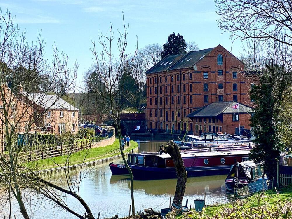 Canal View Cottage With Log Fire & Parking Blisworth Kültér fotó